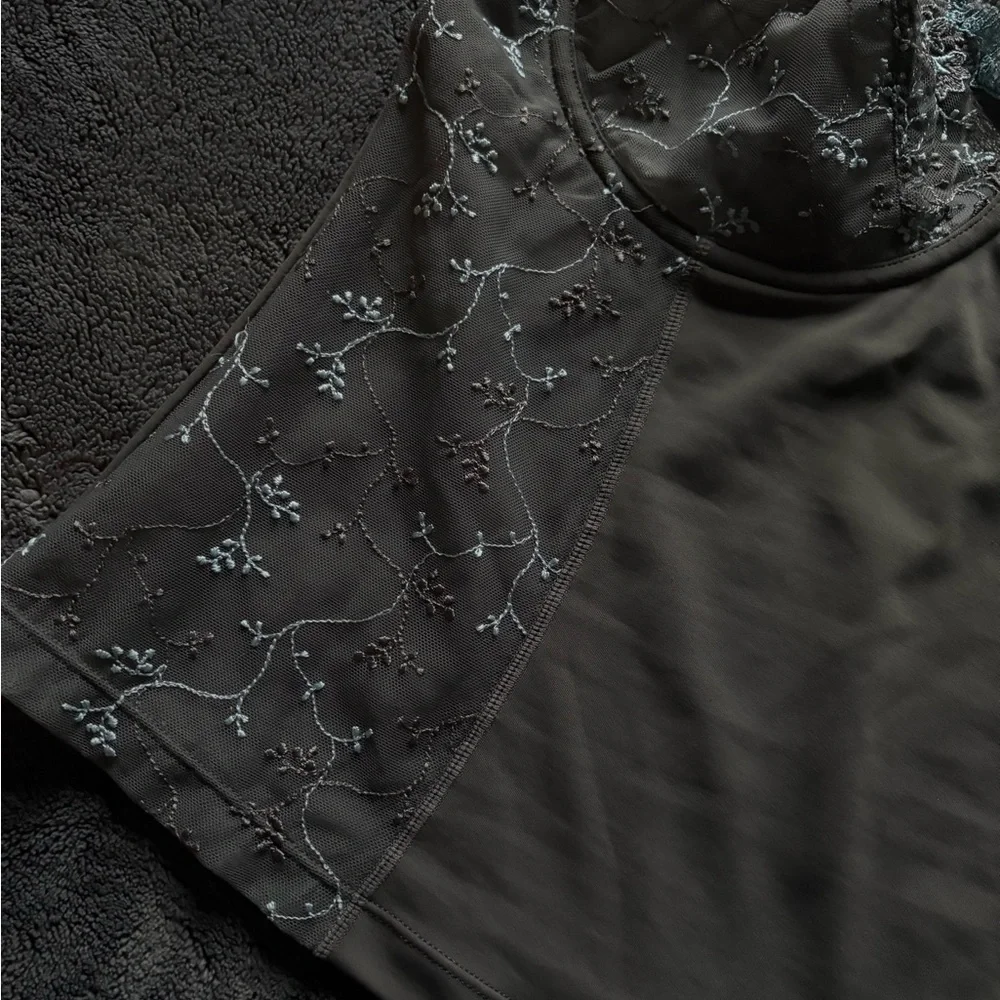 Elegant Grey Lace Camisole - Picture 4 of 6